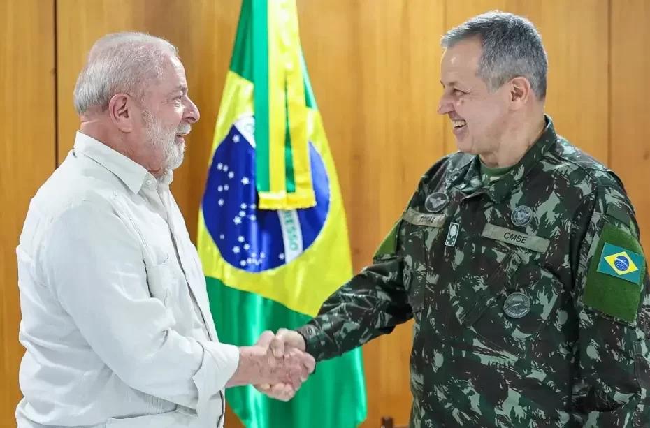 Proposta de PEC Concluída pelo Governo que Impede Militares em Cargos Políticos