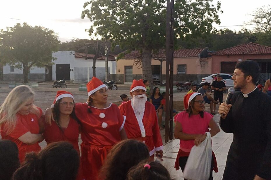 Celebrando a Generosidade e o Espírito Natalino: Elogio à Tradicional Festa de Final de Ano para Crianças em Matias Olímpio, Realizada por Regina Camelo