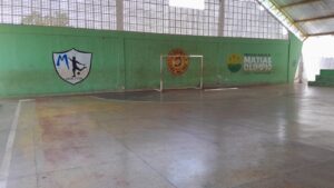 Desamparo Esportivo: A Quadra do Ginásio Poliesportivo de Matias Olímpio/PI Abandonada